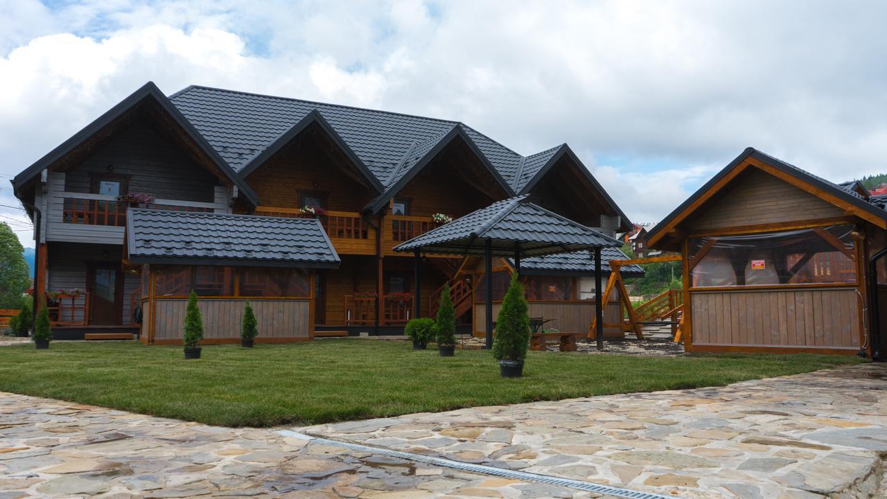 Family Hotel Kaskad Bukovel Exteriör bild