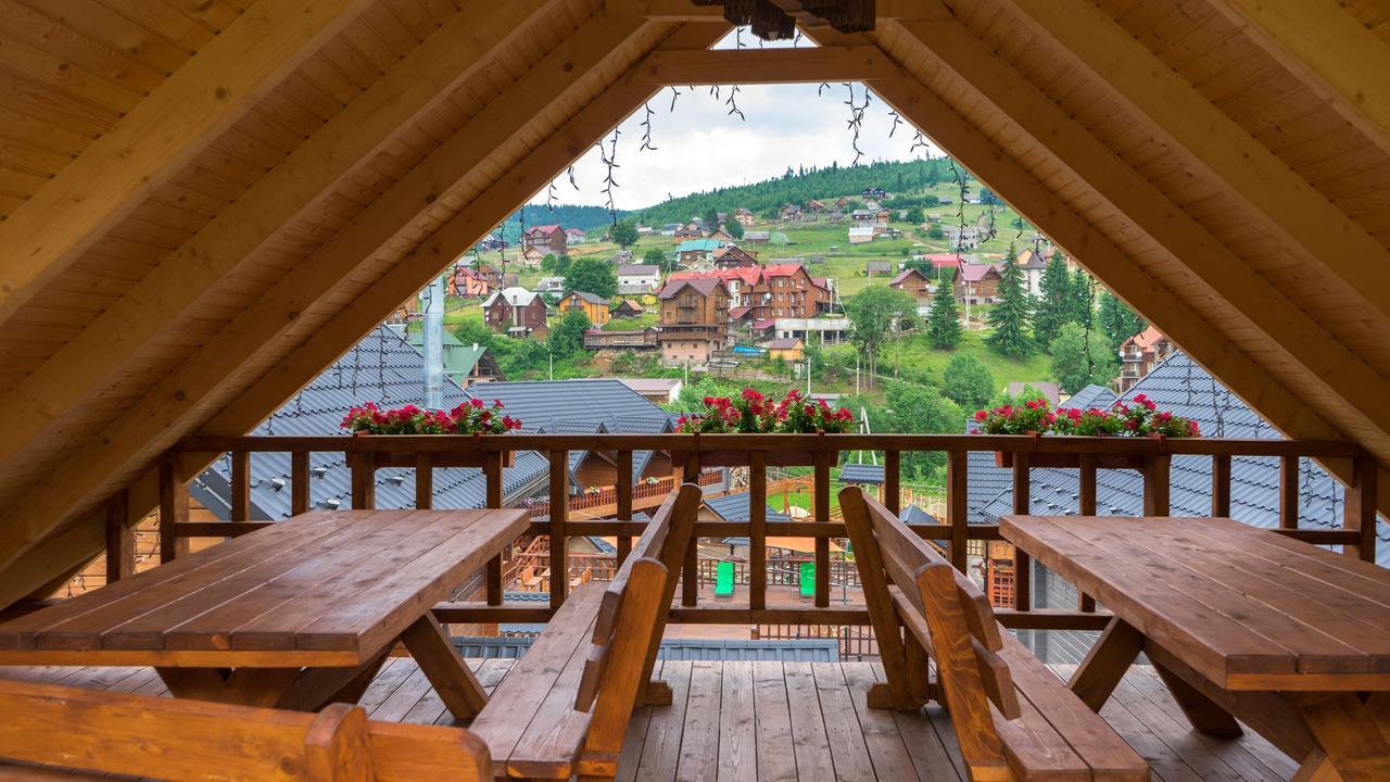 Family Hotel Kaskad Bukovel Exteriör bild
