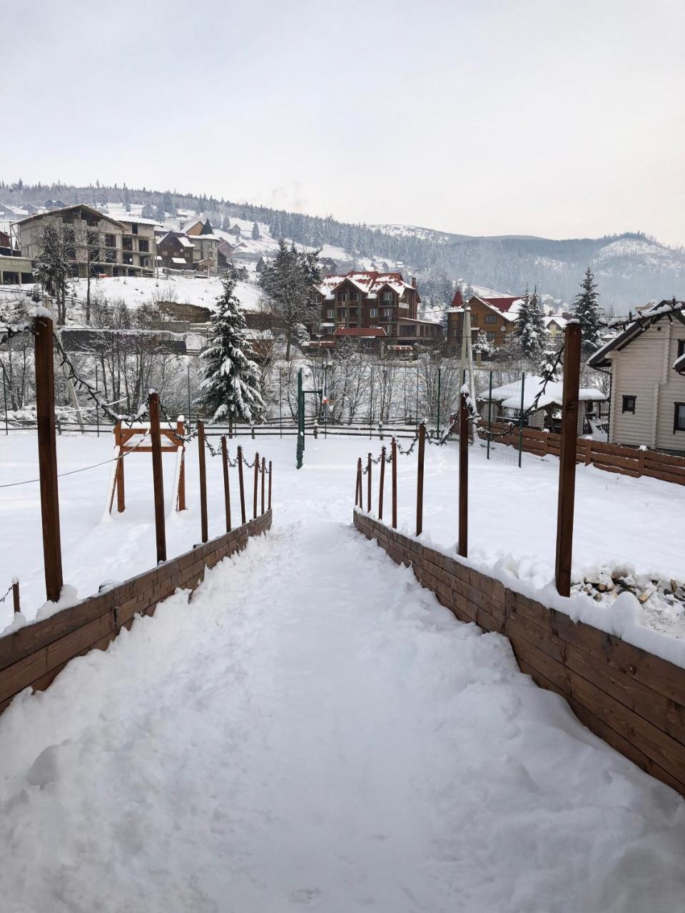 Family Hotel Kaskad Bukovel Exteriör bild