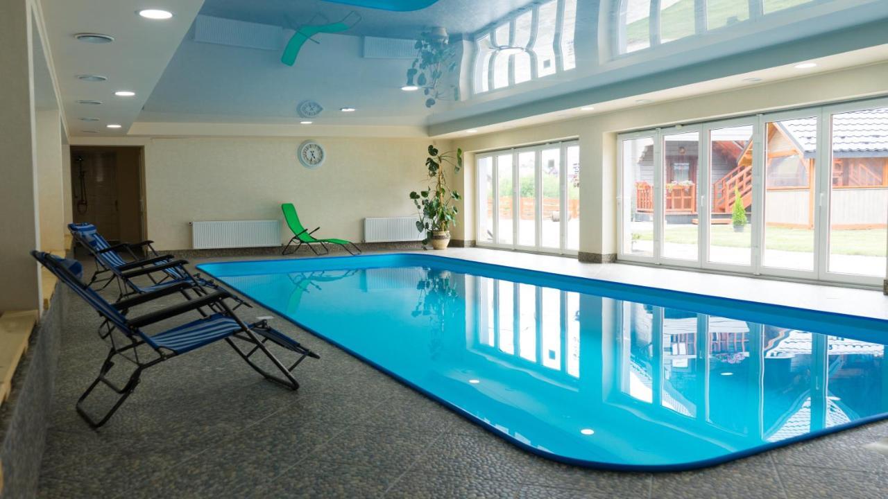 Family Hotel Kaskad Bukovel Exteriör bild